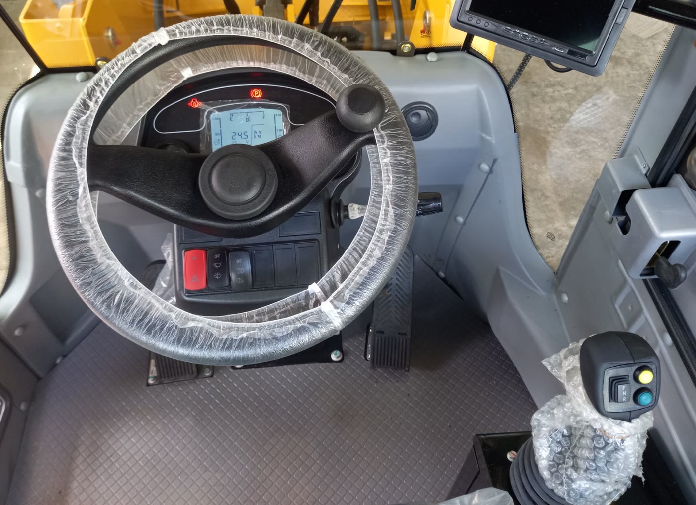 kabina ZL20, volant a joystick ovládání